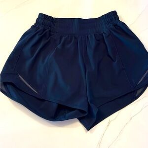 Lululemon Hotty Hot Shorts, High Rise 2.5” Size 2 tall